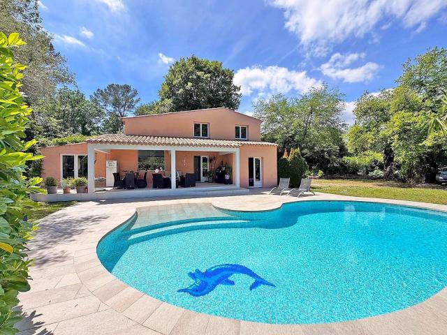 Roquefort Les Pins: Residentiel 131m² Roquefort les Pins