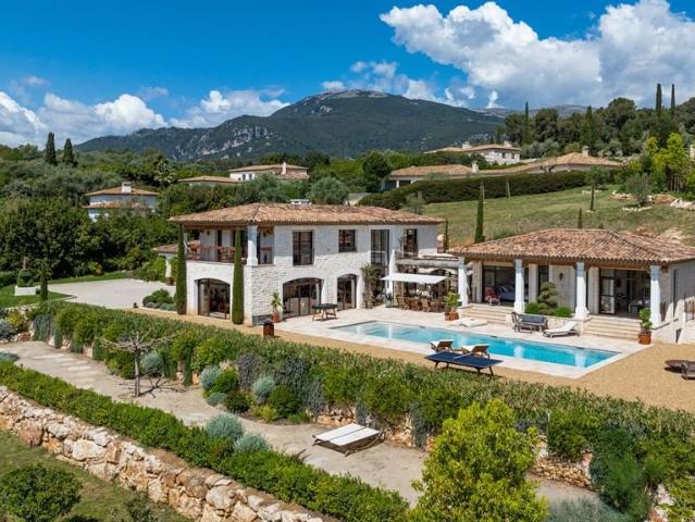 Roquefort Les Pins villa 381 m2 4 chambres piscine vue dégag. 381m² Roquefort les Pins