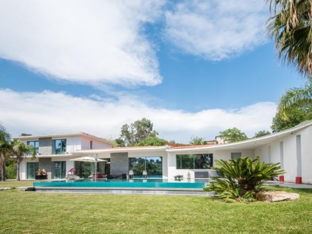 ROQUEFORT LES PINS VILLA CONTEMPORAINE DE 256 M² A VENDRE TERRAIN 3300 M² PISCINE A DEBORDEMENT HAUT STANDING GARAGE DOUBLE