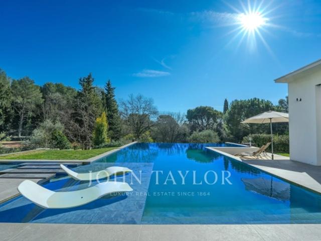 Roquefort les Pins Villa contemporaine neuve au calme absolu