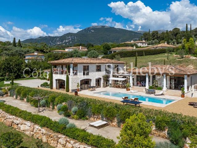 Roquefort les Pins, villa avec piscine et vue dégagée proche Nice et aéroport