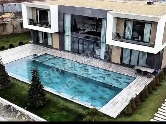 Rose Marine'de Ultra Lüks 6+1 Villa, Sahilde Prestijli Yaşam!