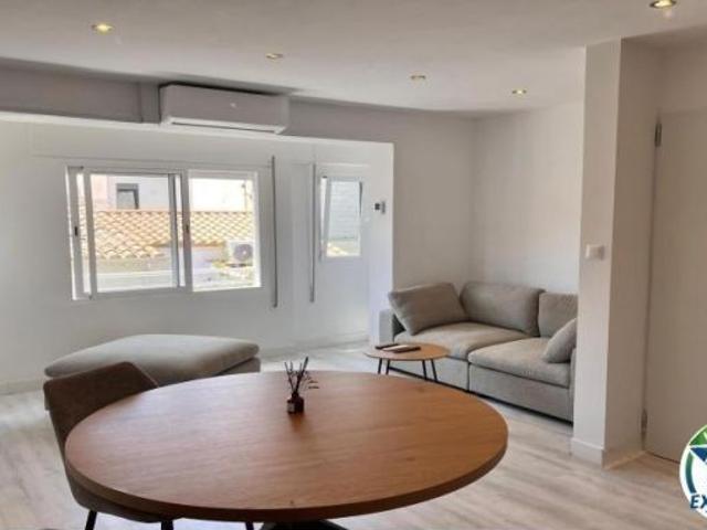 ROSES CENTRE Acogedor apartamento de dos dormitorios completamente reformado