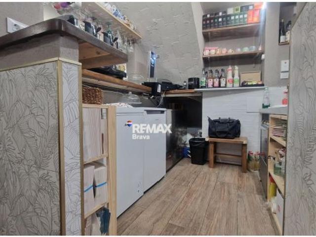 Roses | Edificio con local comercial y 3 viviendas en pleno centro peatonal