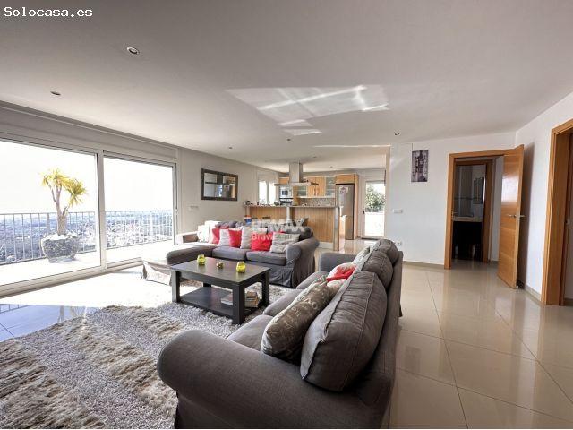 Roses · Exclusiva casa unifamiliar con vistas al mar y dos viviendas independientes · RE/MAX Brava
