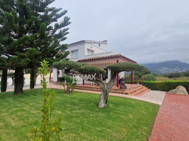 Roses | Exclusiva vivienda sobre parcela de 1.190 m2 en entorno muy tranquilo
