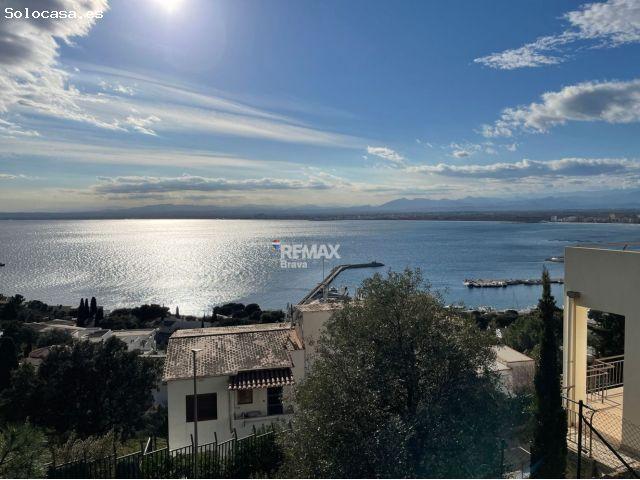 Roses – Puig Rom | Exclusivo terreno con impresionantes vistas panorámicas a la Bahía de Roses