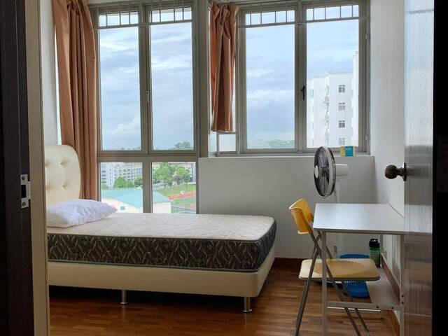 ROSEWOOD CONDO $1100 for 1 lady Woodlands MRT swimming pool