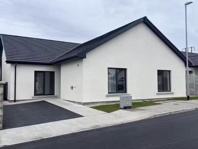Roseville Crescent, Cahir, County Tipperary, E21 KF83