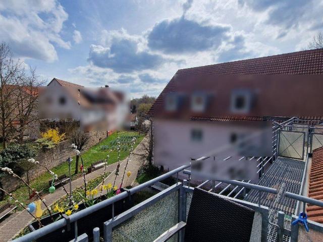 Rosige Aussichten in Zwei Zimmer Seniorenwohnung mit Balkon zum Sofortbezug in Herzogenaurach