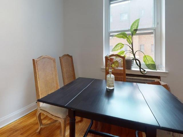 Roslyn 2 Bedroom Apartment for Rent at 5050 Av Roslyn, Montréal, QC H3W 2L2 Snowdon