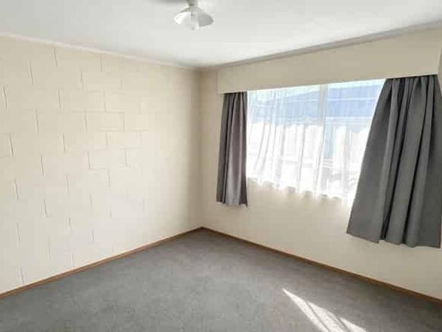 ROSLYN 2 BEDROOM