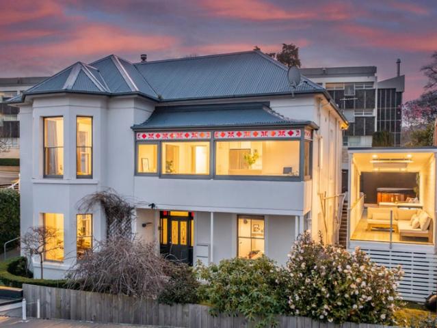roslyn, 5 bedrooms