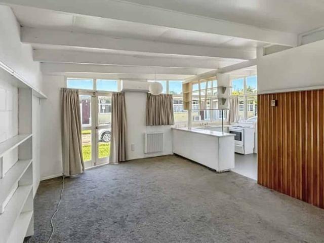 ROSLYN TWO BEDROOMS