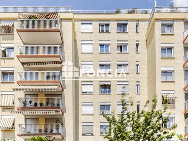 Rosny sous bois, appartement familial 5 pièces avec balcon filant, 2 box et 2 caves