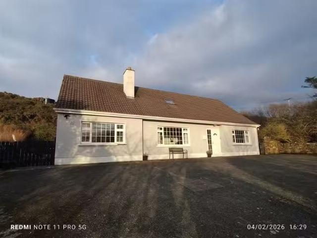 'Rossfield House', Racecourse Road, Clifden, Galway, H71 HT25