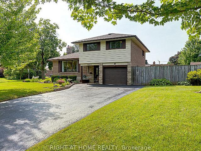 Rossland Rd And Fernhill Blvd 3 Beds / 2 Baths