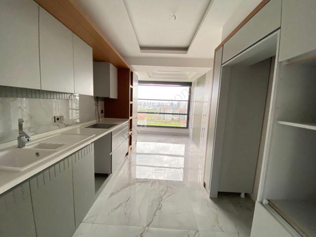 Rotadan Üçkuyularda Havuzlu 2+1 Kiralık Lüks Daire