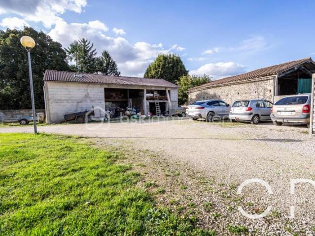Rouvre ensemble immobilier de 3 maisons sur terrain de 2719 m²