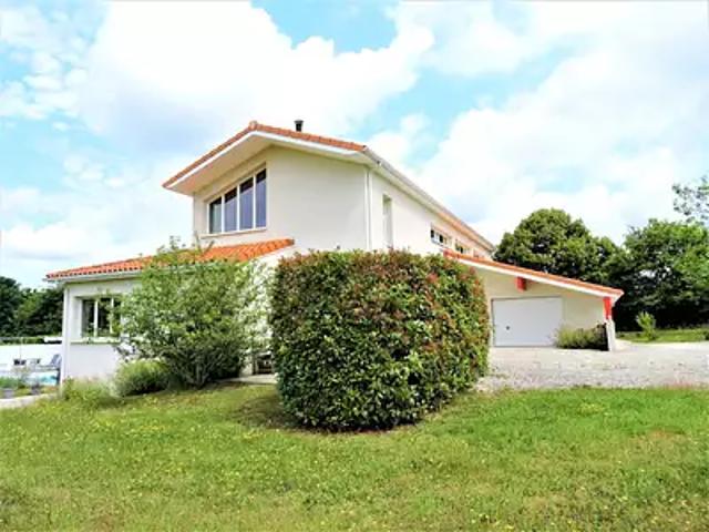 Rouzède 16220 Achat / Vente maison 6 pièces t6 au dernier étage piscine