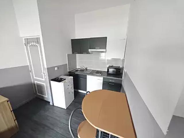 Roubaix 59100 Location appartement 1 pièce t1 au dernier étage