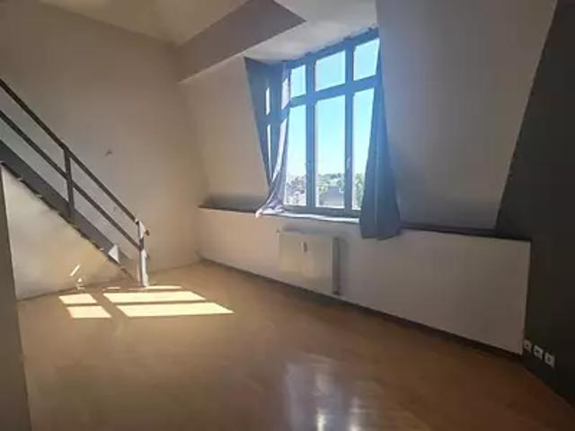 Roubaix 59100 Location appartement 1 pièce t1 au dernier étage