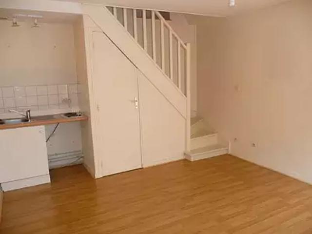 Rouen 76000 Location appartement 2 pièces t2 au dernier étage cave