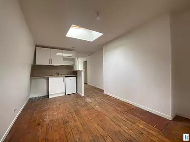 Rouen 76000 Location appartement 2 pièces t2 au dernier étage cave