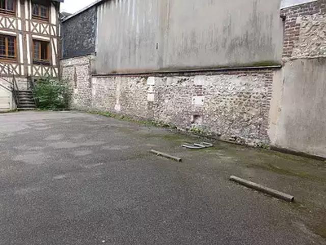 Rouen 76000 Location parking au dernier étage