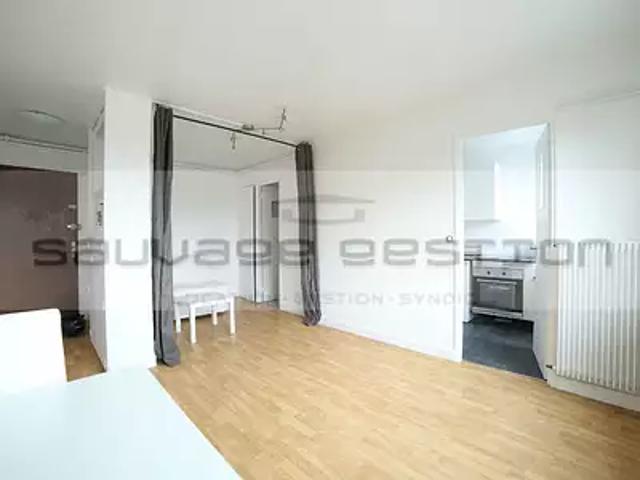 Rouen 76100 Location appartement 1 pièce t1 au dernier étage cave