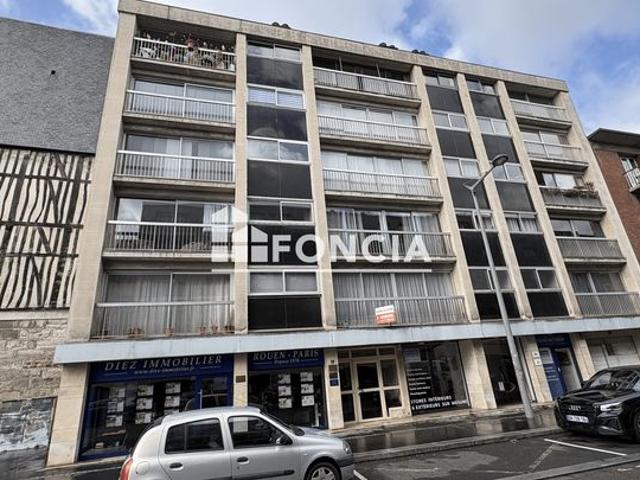 Rouen Vieux Marché – Studio de 30 m2 rénové avec balcon, ascenseur et double usage habitation/professionnel