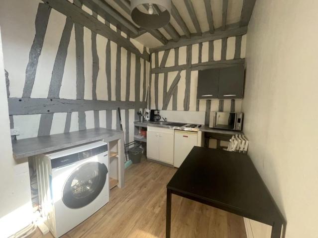 ROUEN STUDIO MEUBLE PLACE DU VIEUX MARCHE