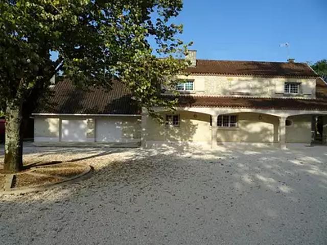 Roullet Saint Estèphe 16440 Achat / Vente maison 8 pièces t8 jardin terrasse