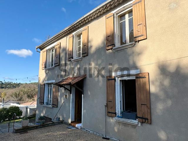 Rousson, Maison ancienne indépendante