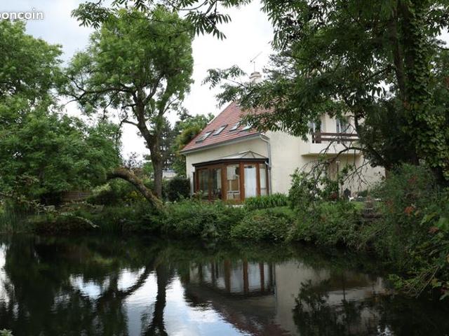 Roussigny, le secret le mieux gardé de l'Essonne — maison en bord d'étang, 4 chambres, piscine