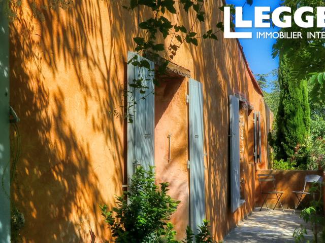 ROUSSILLON, LUBERON Charmante maison d'hameau. Deux chambres, une jolie terrasse, jardin et piscine hors sol
