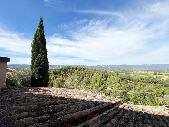 Roussillon 84220 – Maison de village avec local commercial – Centre historique – Vue Mont Ventoux