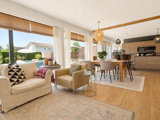 Row house with 5 rooms on sale in Chavannes des Bois 245 m² | dreamo. Ch