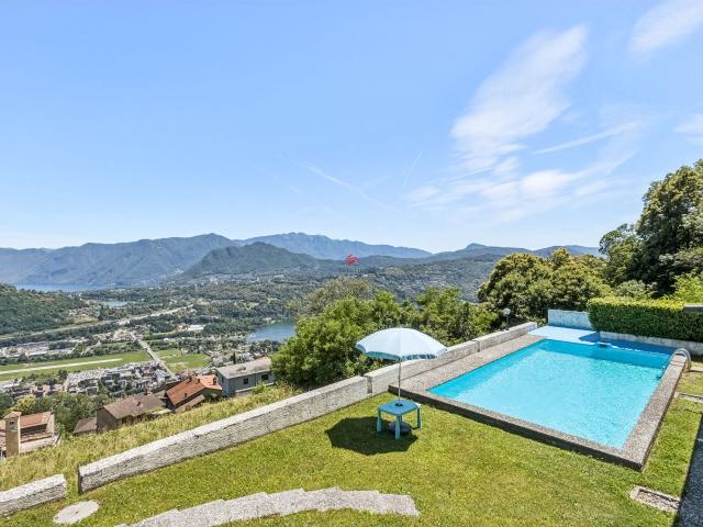Row house with 6.5 rooms on sale in Cimo 184 m² | dreamo. Ch