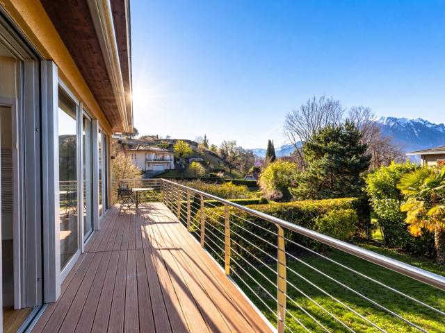Row house with 7.5 rooms on sale in La Tour de Peilz 290 m² | dreamo. Ch