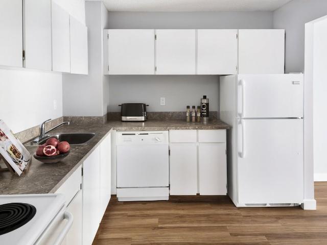 Royal View Apartments 2 Bedroom Apartment for Rent at 1320 16 Ave Sw, Calgary, AB T3C 3S6 Beltline