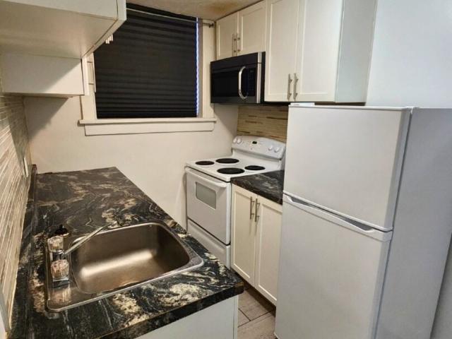 Royal Court Apartments 3 Bedroom Apartment for Rent at 405 Elgin St, Ottawa, ON K2P 1N2 Centretown