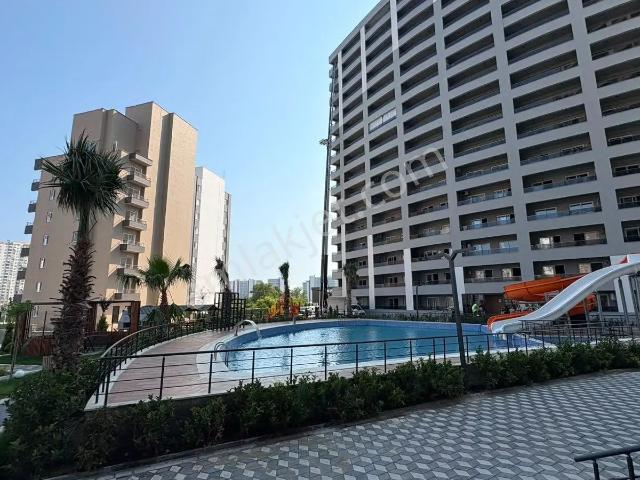 Royal Emlaktan Tömükte Havuzlu Sitede Full Eşyalı Kiralık 1+1 Daire