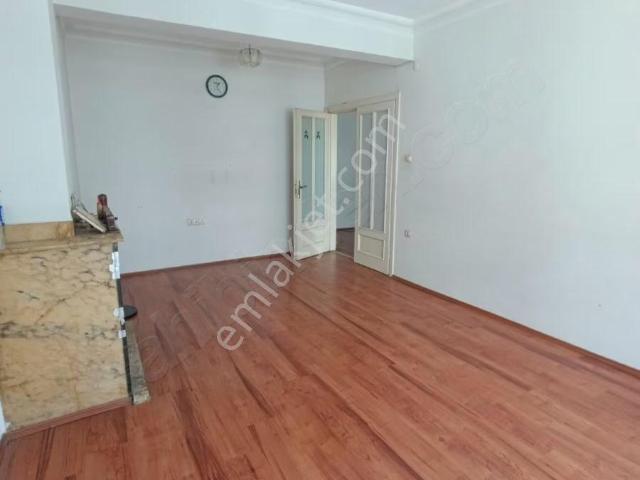 Royal Gayrimenkul'den Merkezi Konumda Kiralık 4+1 Geniş Daire