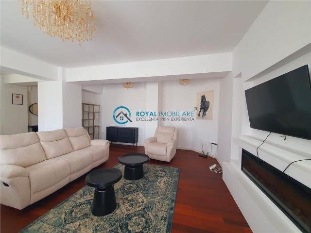 Royal Imobiliare Inchiriere apartament 4 camere zona Ultracentral