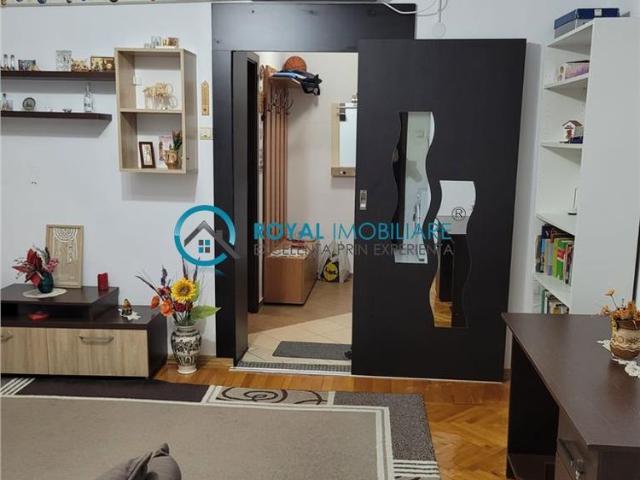 Royal Imobiliare Inchiriere apartament 2 camere zona Democratiei