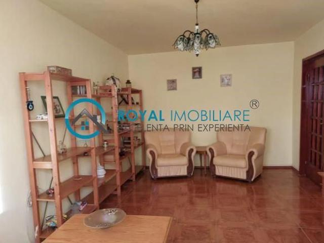 Royal Imobiliare Inchiriere apartament 2 camere zona P ta Mihai Viteazul