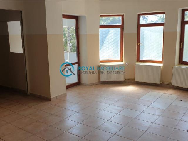 Royal Imobiliare Inchiriere vila 10 camere zona Cantacuzino