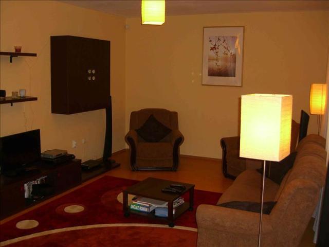 ROYAL IMOBILIARE Inchiriere vila zona Nord