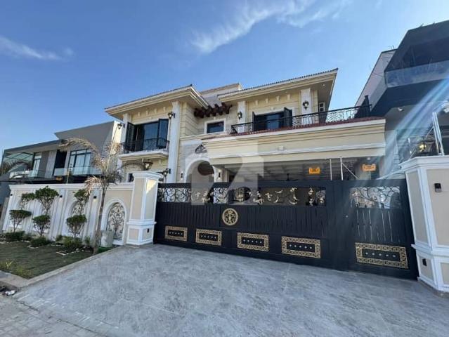 Royal Living 1 Kanal Beautiful House Available For Sale In DHA 2 Islamabad